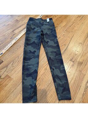 Old Navy Green Camo High Rise Leggings Small Tall 7/8 Ankle New